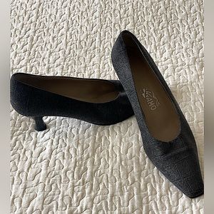 Ferragamo Size 9.5 B pumps